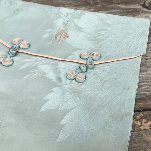 Art Deco Monogramed Silk Hanky Lingerie Holder - Picture 4 of 7